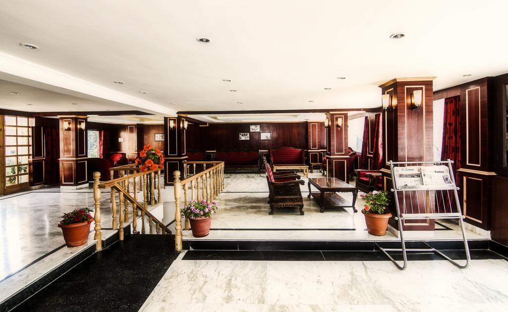 Holiday Plaza Hotel Srīnagar Exterior foto